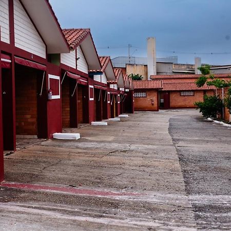 Hotel E Motel Madrugada Иту Екстериор снимка