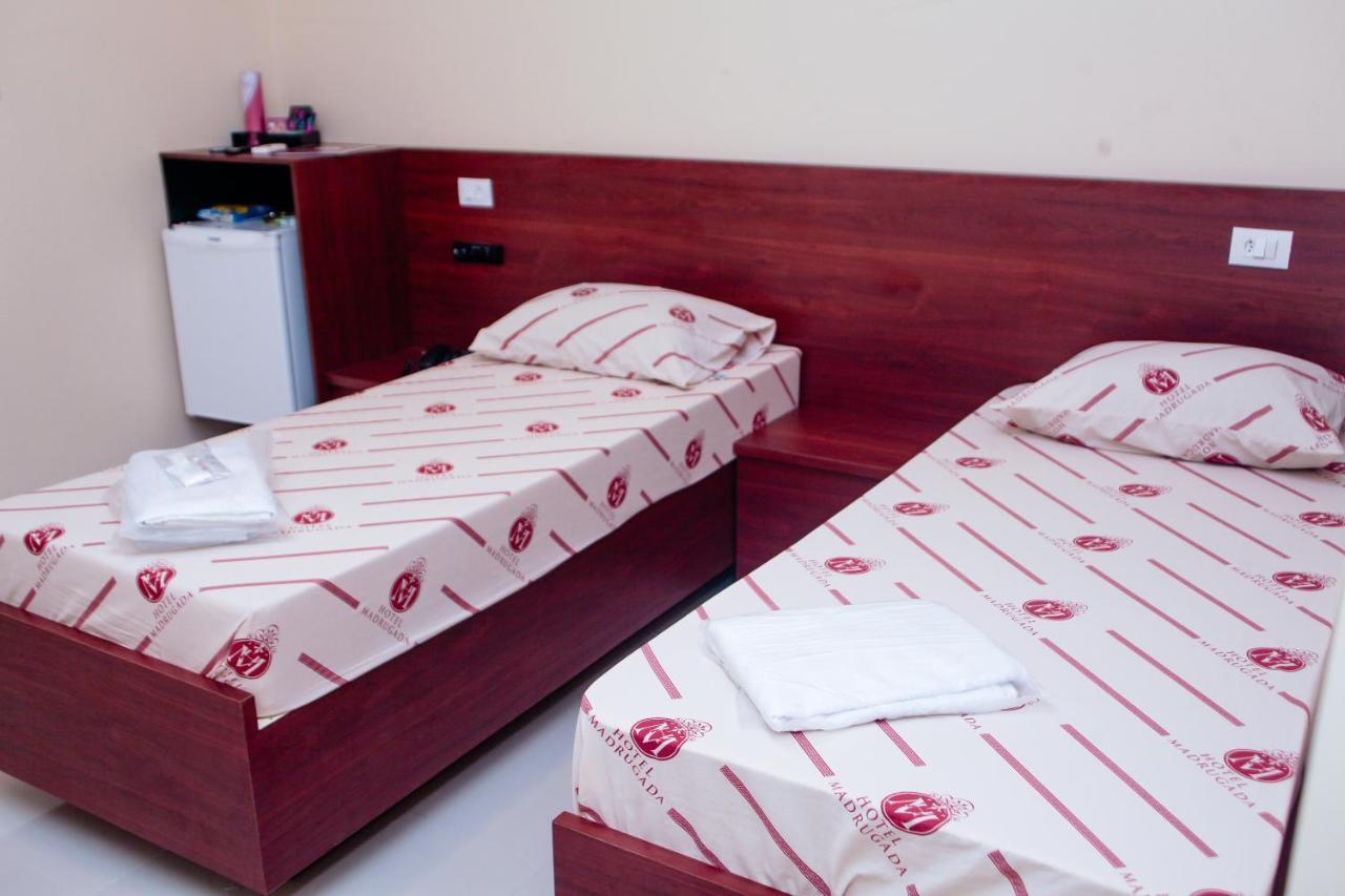Hotel E Motel Madrugada Иту Екстериор снимка