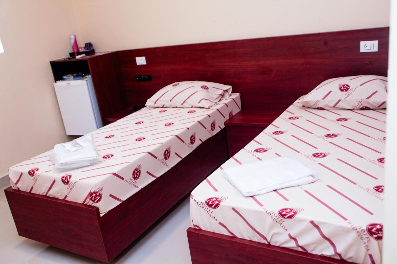 Hotel E Motel Madrugada Иту Екстериор снимка